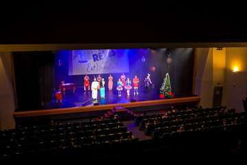 El Teatro de Telde rebosa de magia con el musical 'Al Revés en Navidad'/TA.